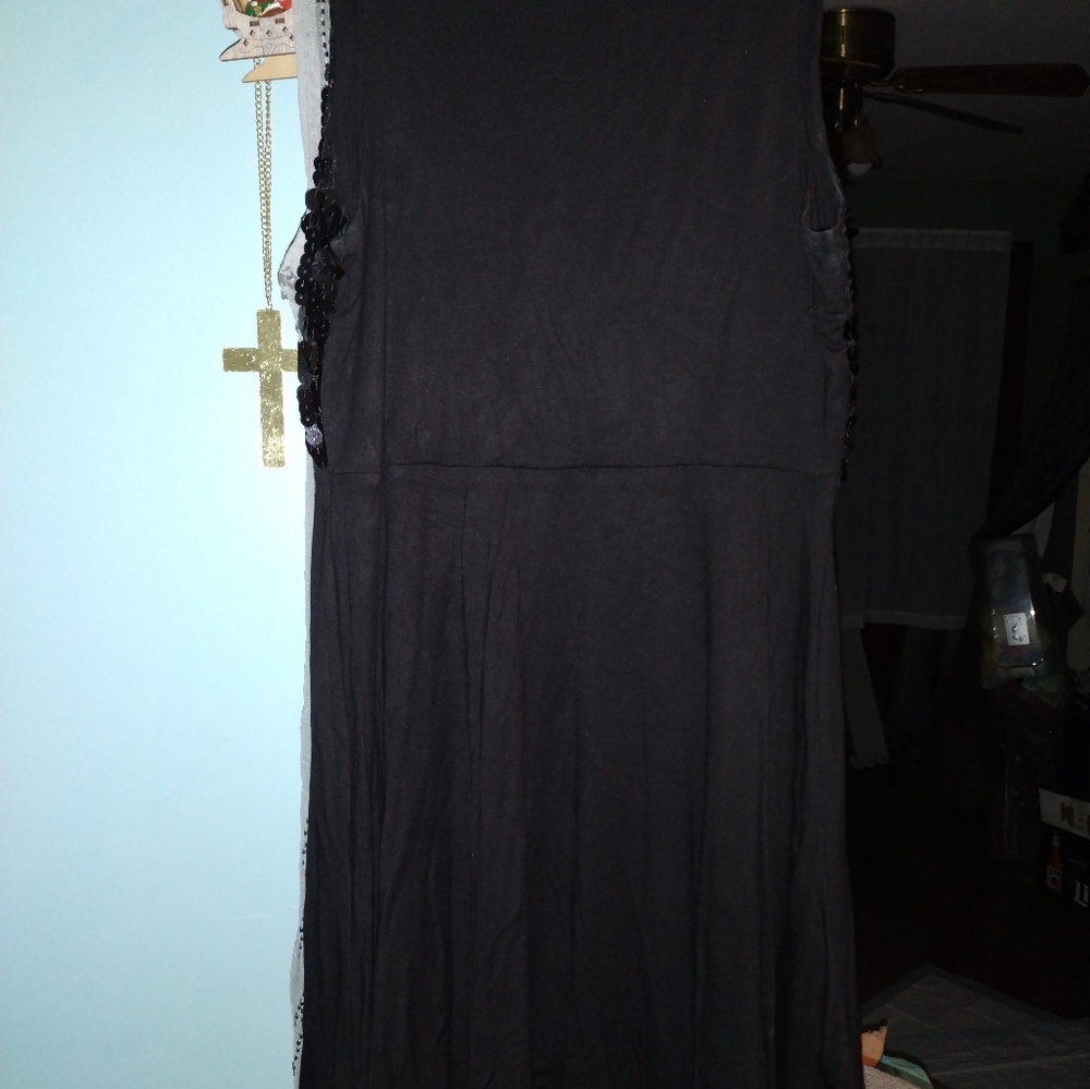 Dress - Picture 3 of 4